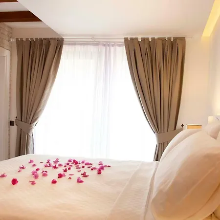 Payam Hotel *